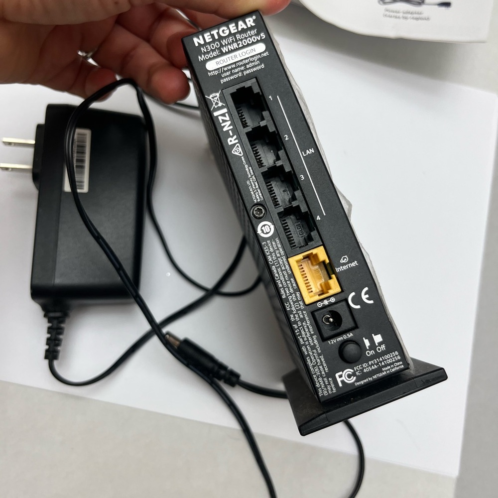 NETGEAR 🛜 N300 WiFi Router, model WNR2000 - Picture 12 of 15